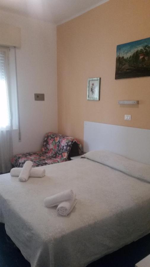 Hotel Manolita Rimini Buitenkant foto