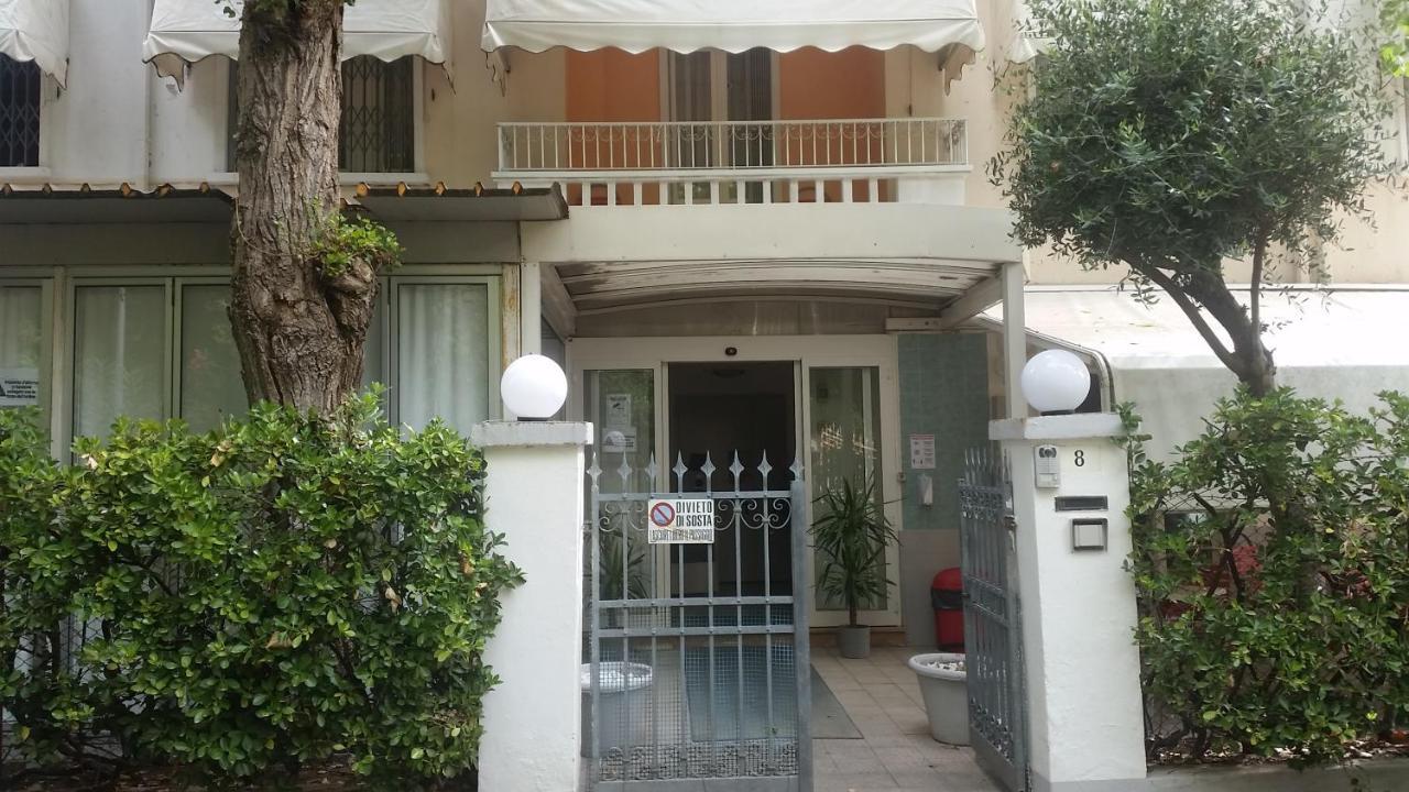 Hotel Manolita Rimini Buitenkant foto