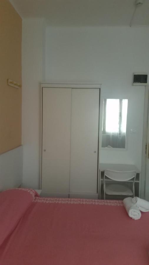 Hotel Manolita Rimini Buitenkant foto