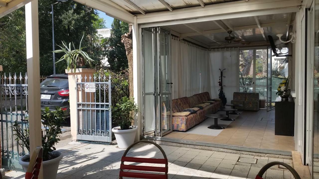Hotel Manolita Rimini Buitenkant foto