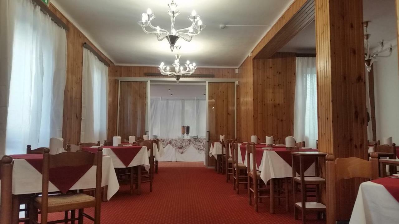 Hotel Manolita Rimini Buitenkant foto