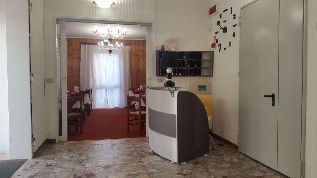 Hotel Manolita Rimini Buitenkant foto