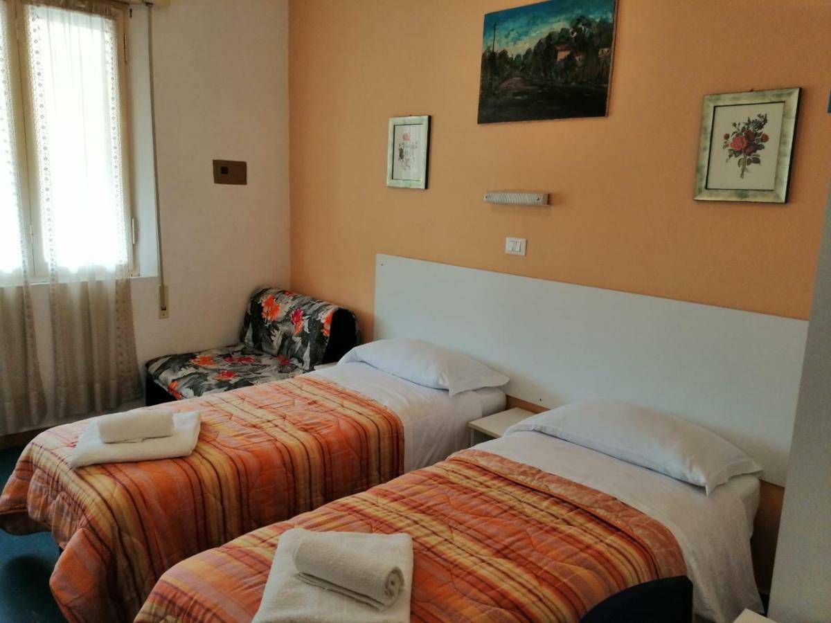 Hotel Manolita Rimini Buitenkant foto
