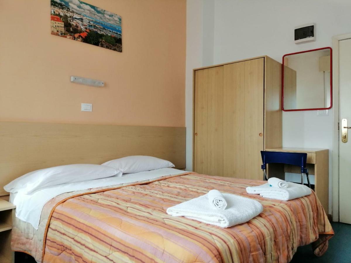 Hotel Manolita Rimini Buitenkant foto